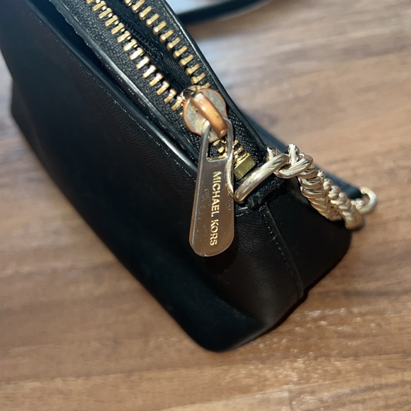 Michaels Kors Chain Leather Crossbody Bag - Picture 3 of 5